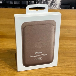 کیف پول مگ سیف دار اپل مدل FineWoven Wallet
